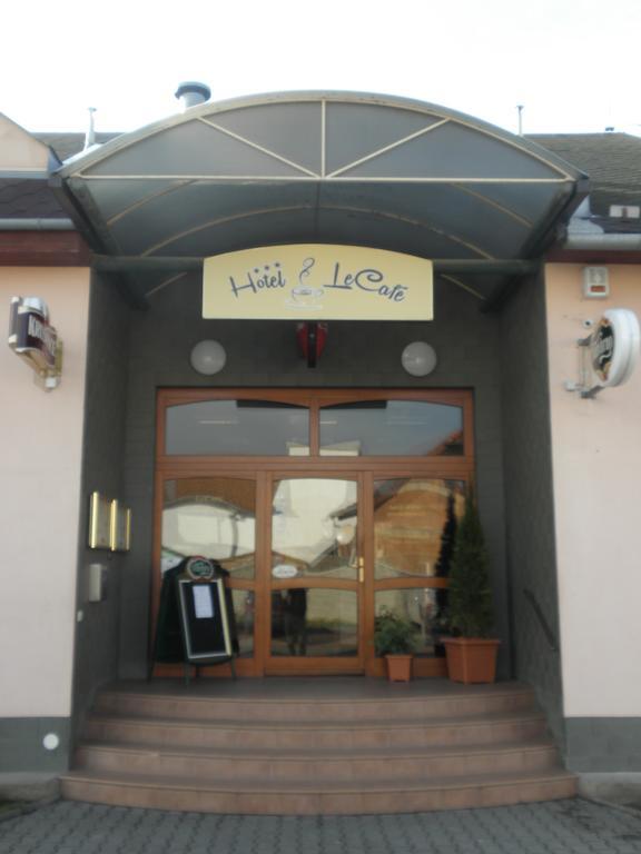 Hotel Le Cafe Pohořelice Exterior foto